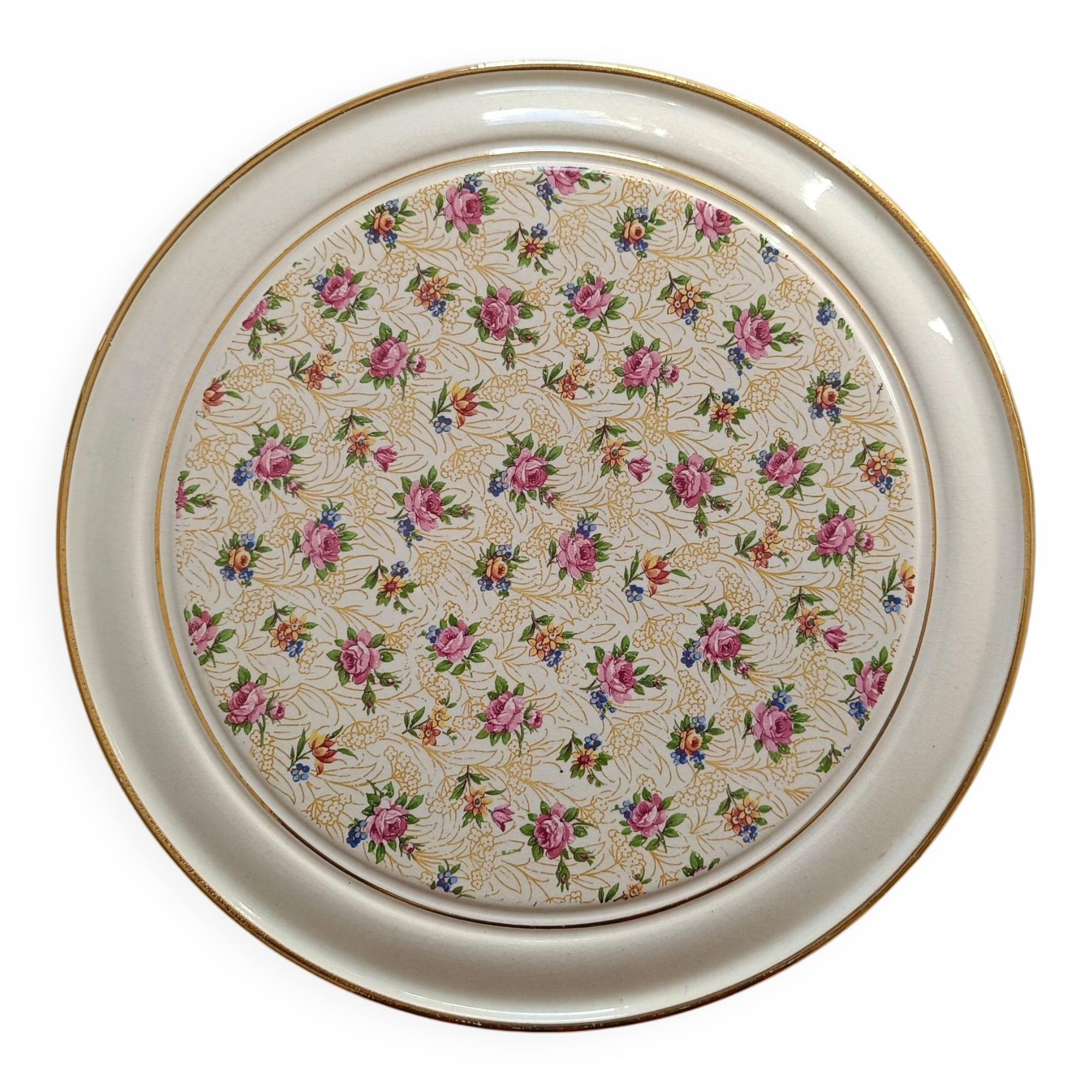 Vintage round trivet, ideal for adding a romantic touch.