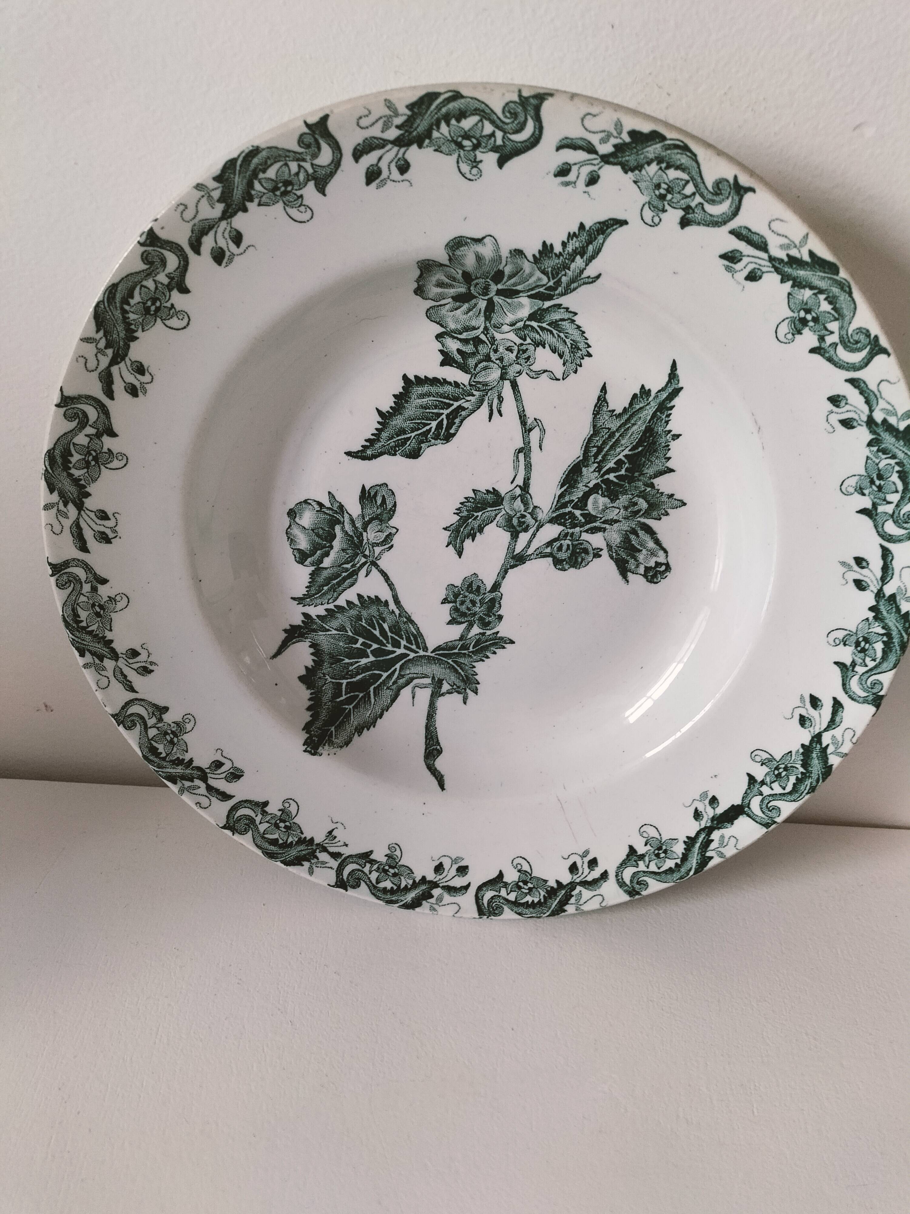 Plate by A. Lebacqz & M. Bouchart, green floral decoration, Richelieu model