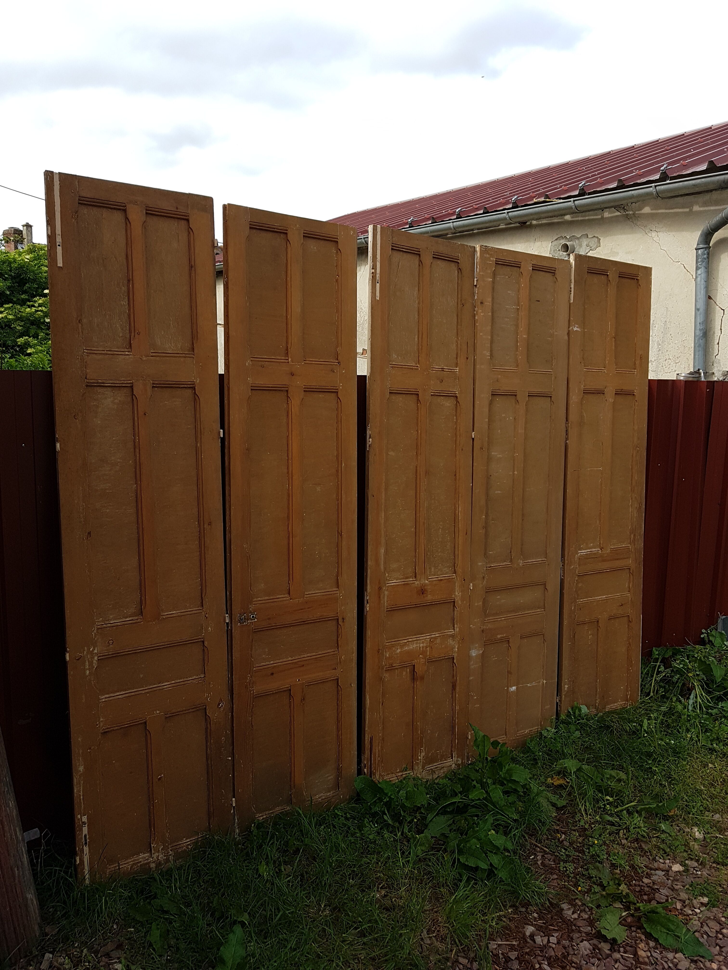 Lot de 5 anciennes boiseries en pin ou portes de séparation