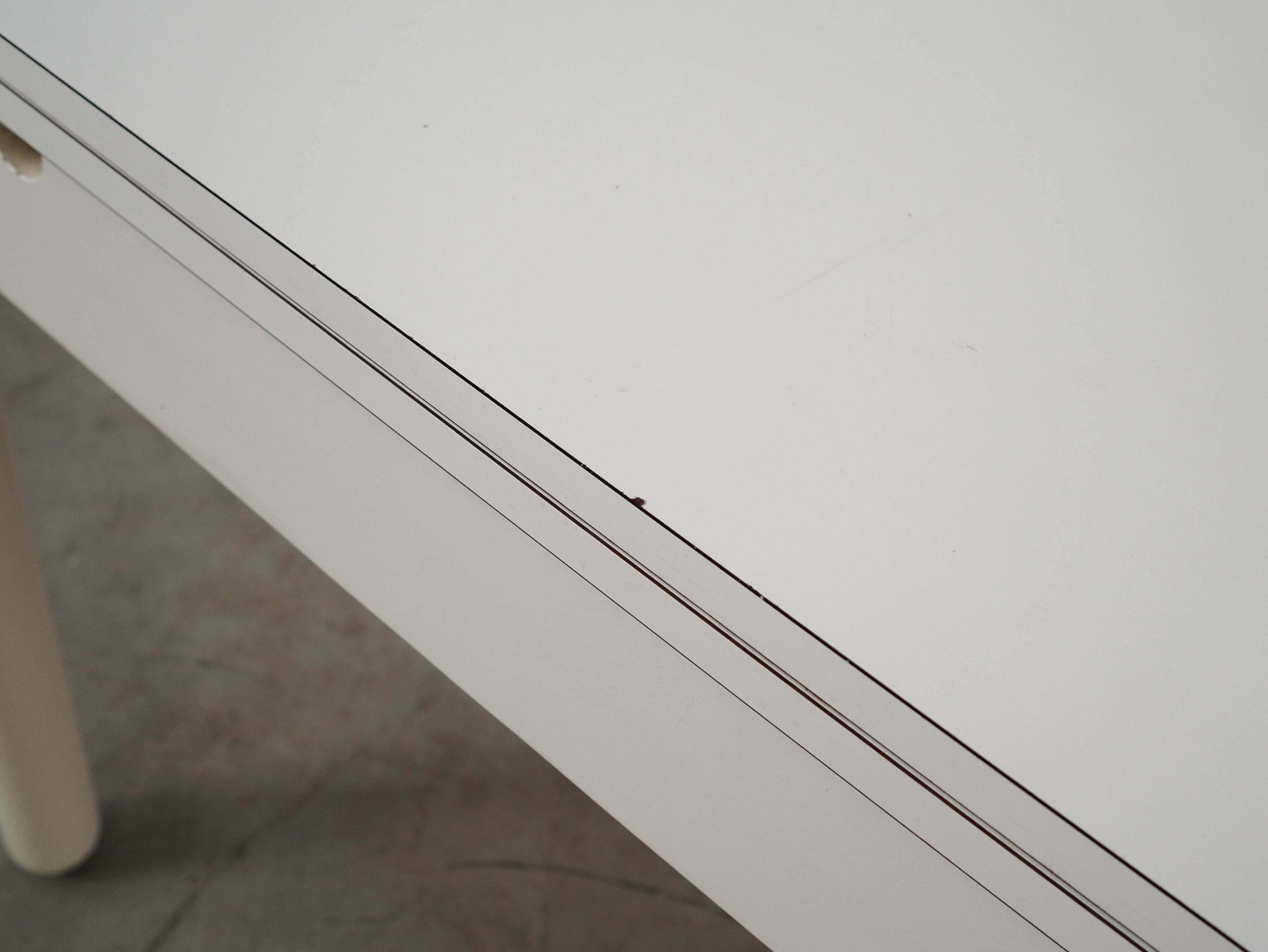 White extendable table, Italian design, 1980s, made in Italy