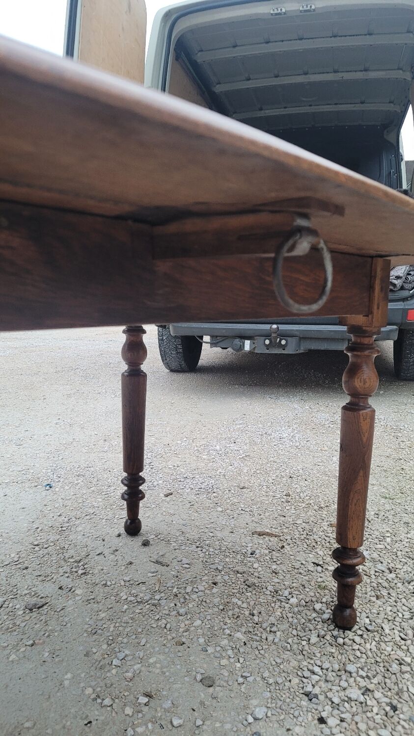 Burgundian oval farm table in 19th century solid oak with shutters - 1m93