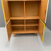 Armoire U-450 en placage de chêne, variante jaune et blanc, Jiří Jiroutek pour Inte