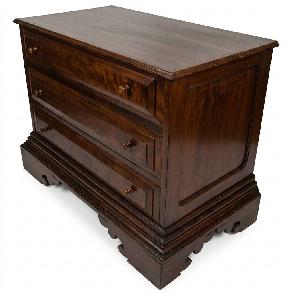 Petite commode. Petite commode d'époque.
