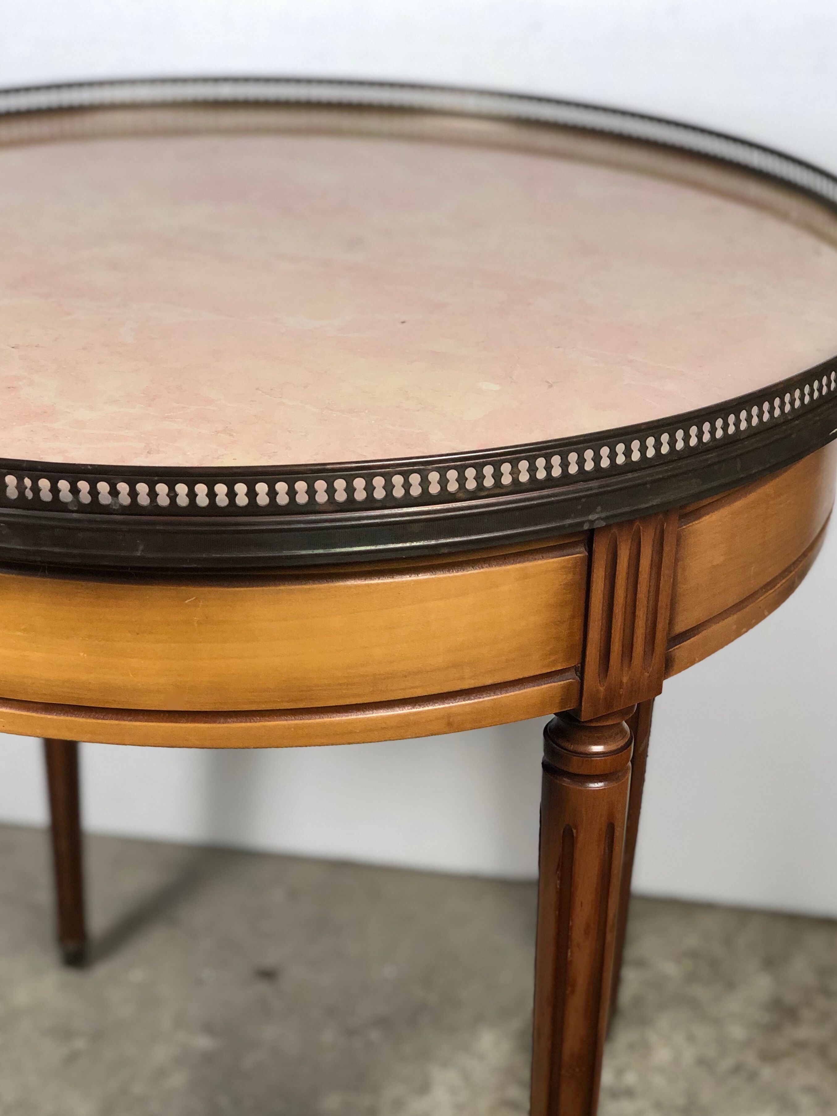 Louis XVI-style kettle table in cherry veneer with salmon marble top