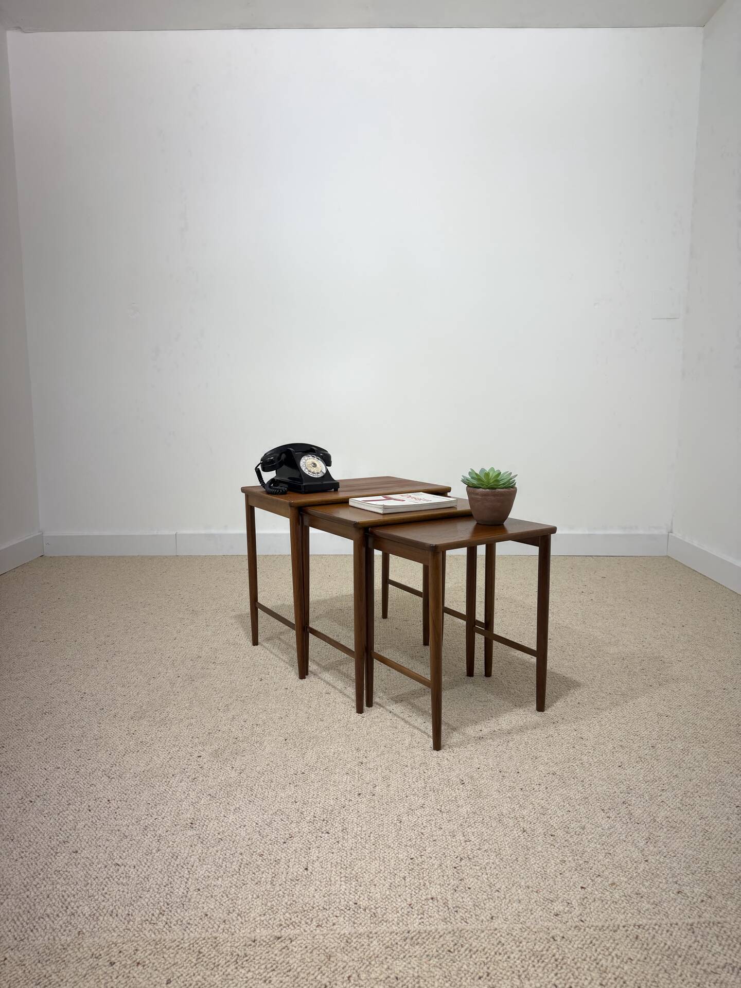 Set of 3 Scandinavian nesting tables in teak – 1960s
