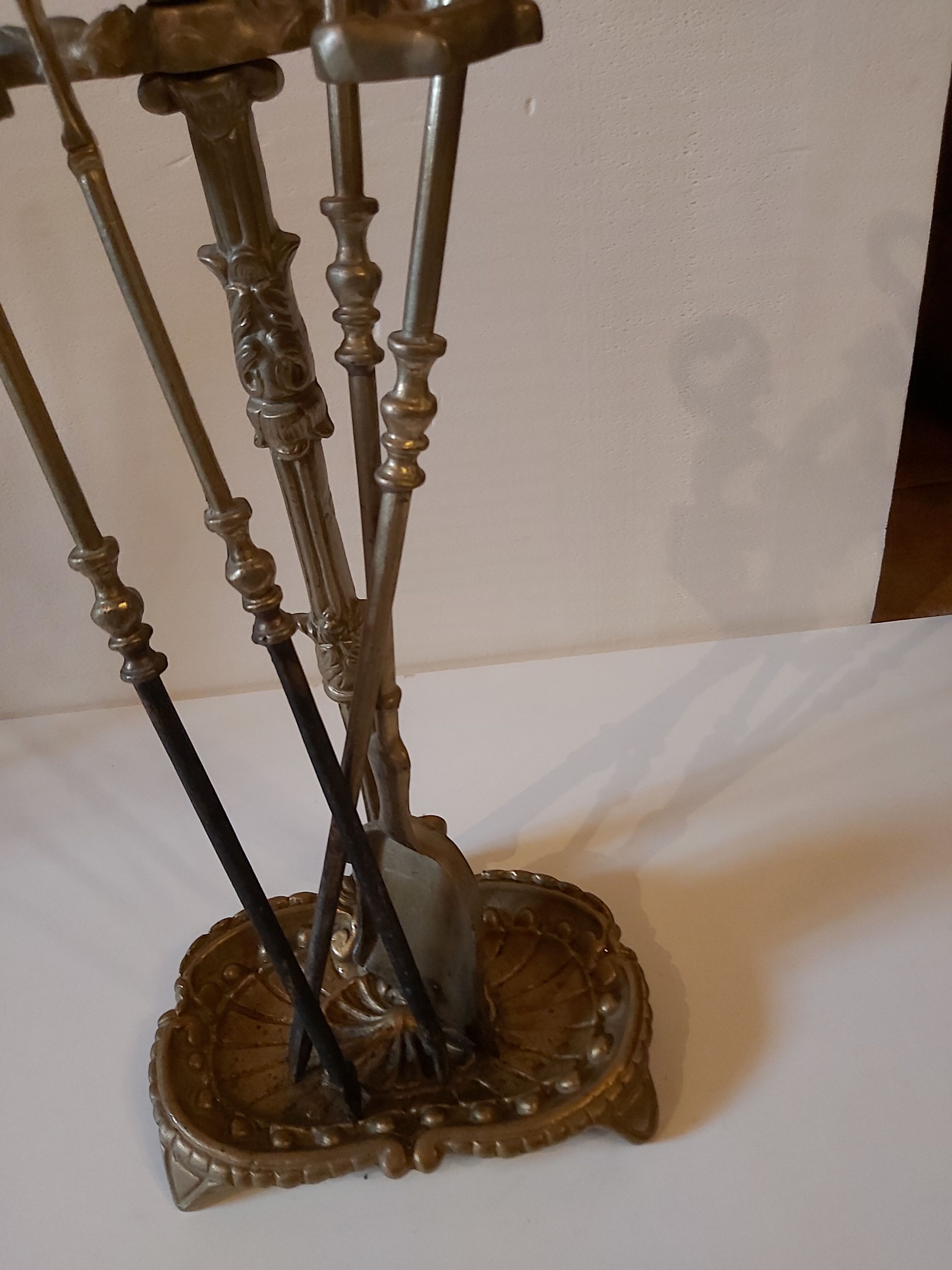 Bronze fireplace servant