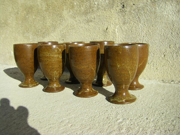 Huit verres à pied en grès vintage