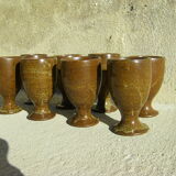 Huit verres à pied en grès vintage