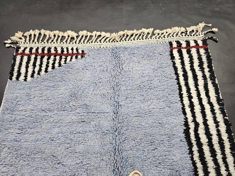 Handmade traditional Berber rug size 140 x 260 cm