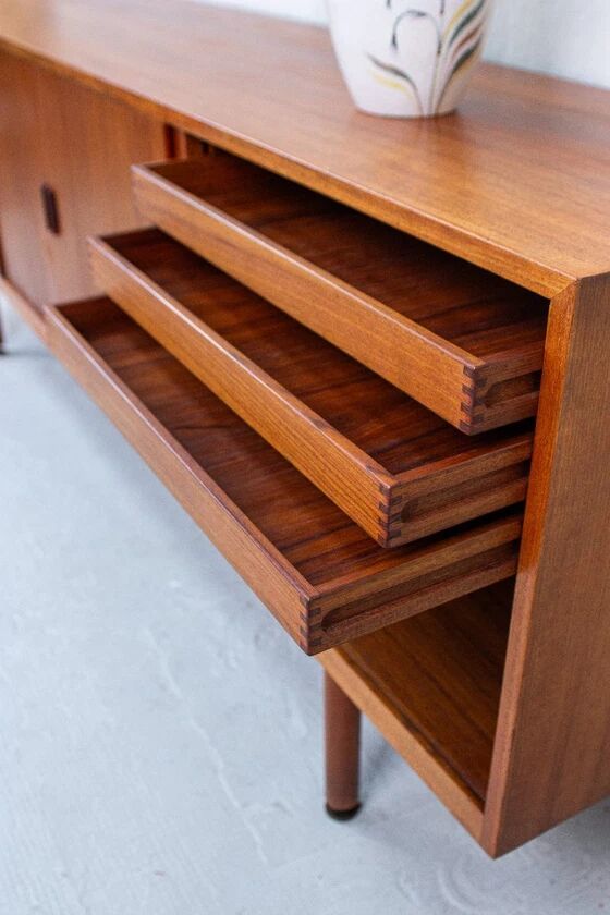 Ejnar Larsen & Aksel Bender sideboard with sliding doors, teak, vintage mid-century Danish design, Næstved Møbelfabrik.