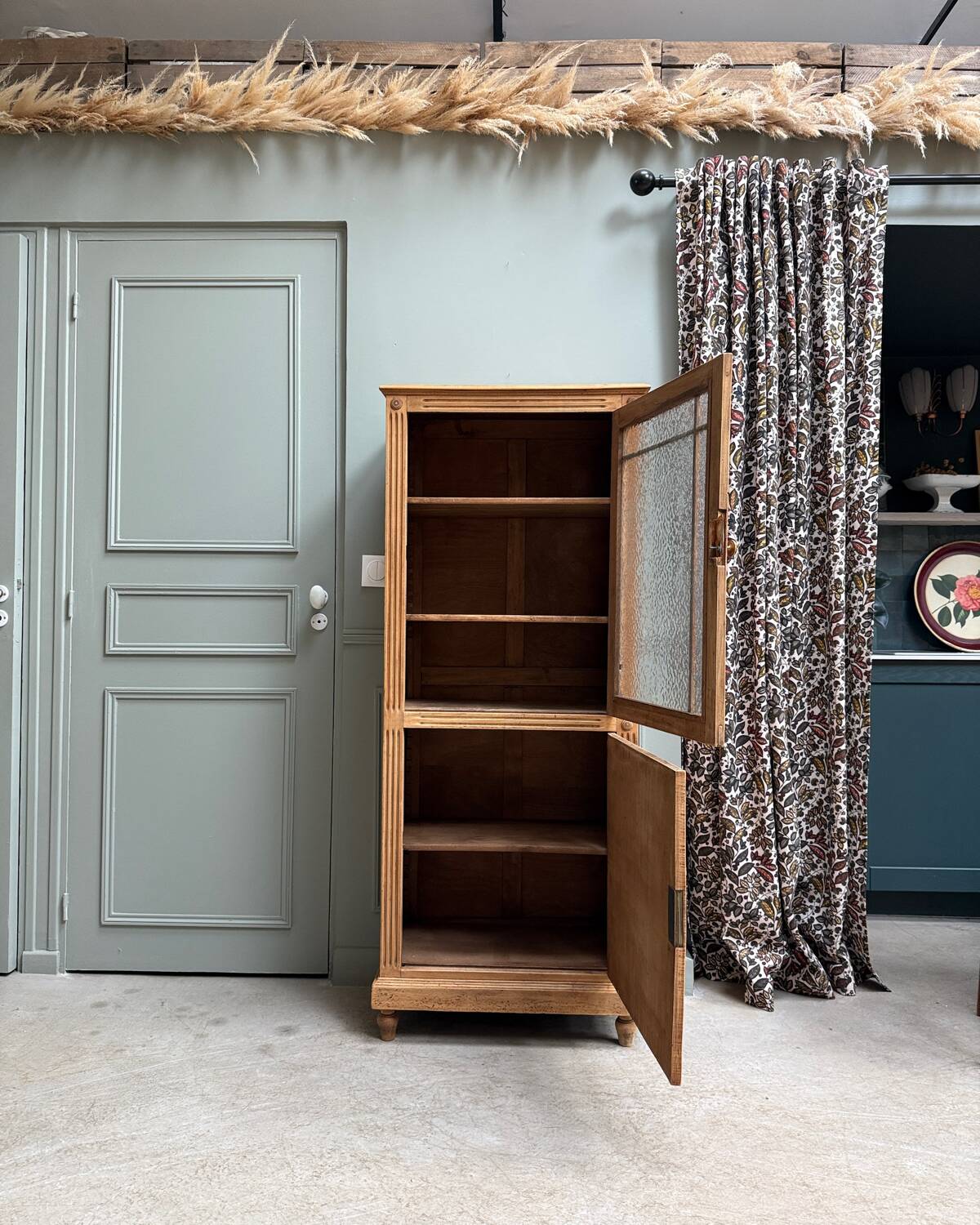 Renovated Parisian showcase