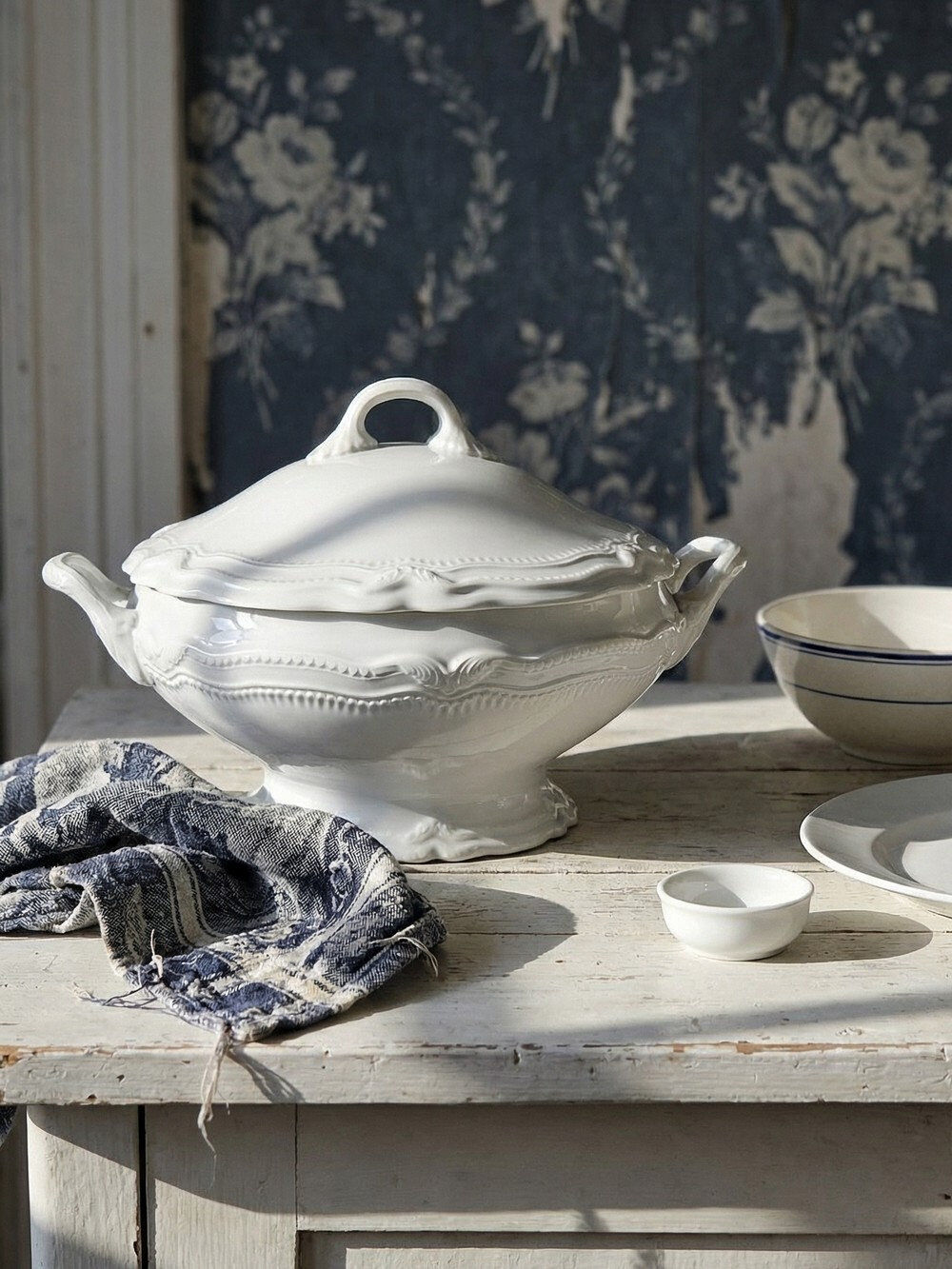 White fine porcelain soup tureen/vegetable dish from Limoges attributed to Barnardaud, vintage.