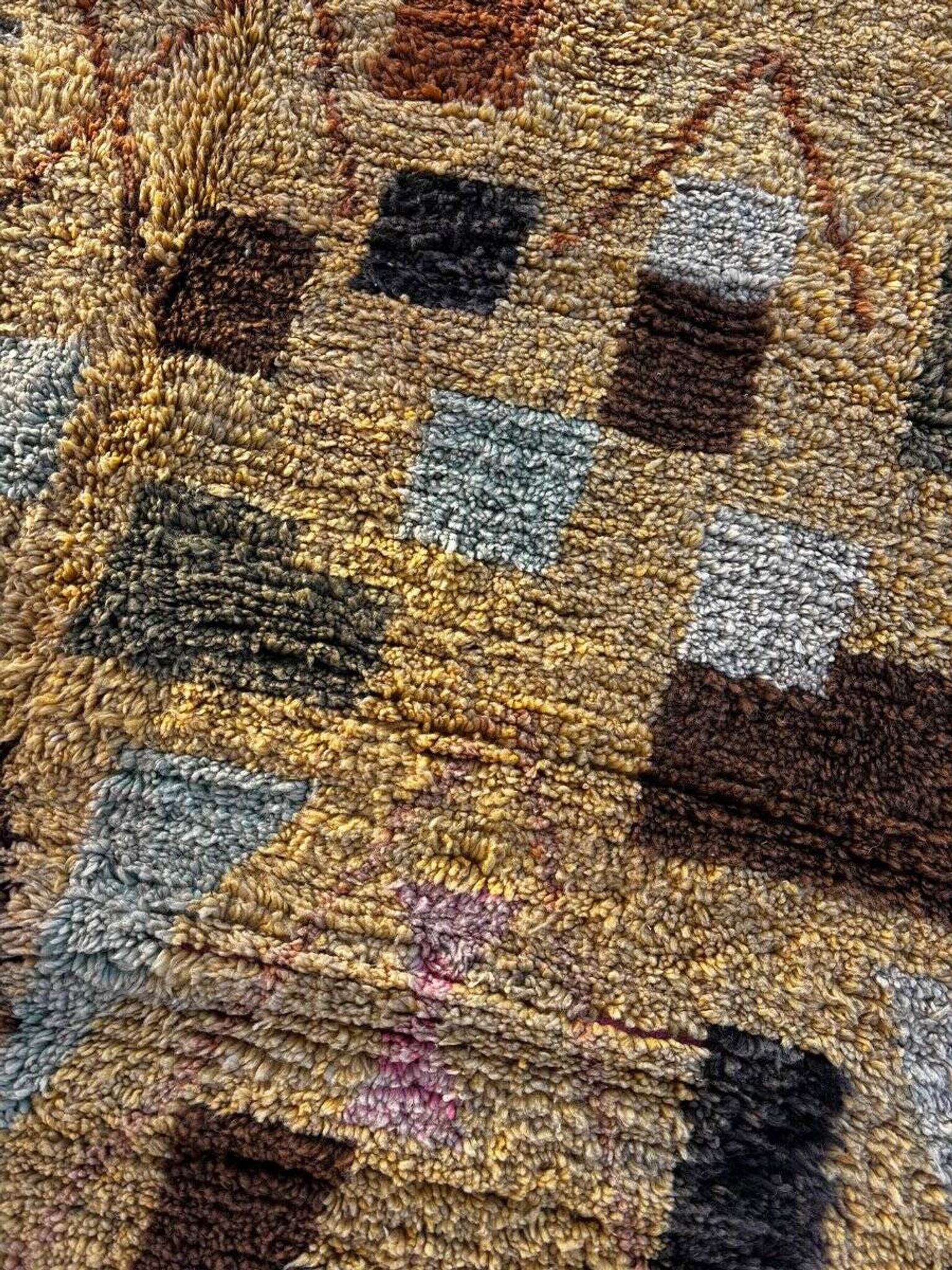 Tapis jaune moderne berbere marocain en laine