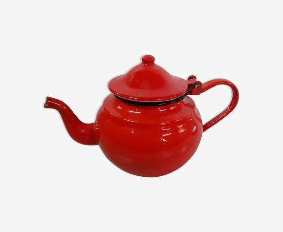 Theire red enamelled sheet