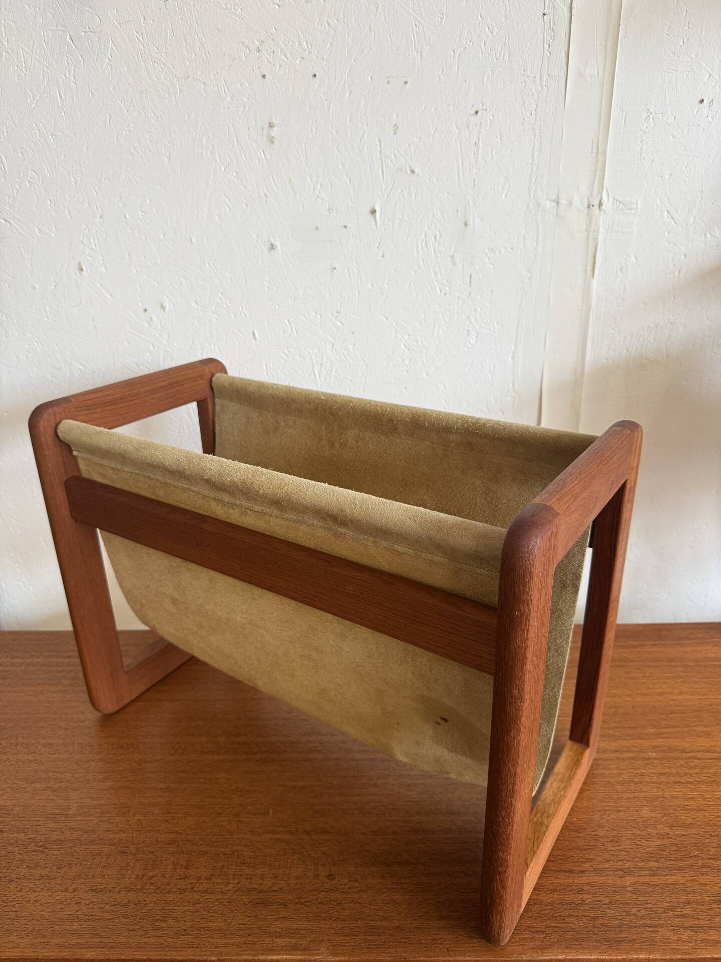Scandinavian magazine rack in teak and leather, 1960