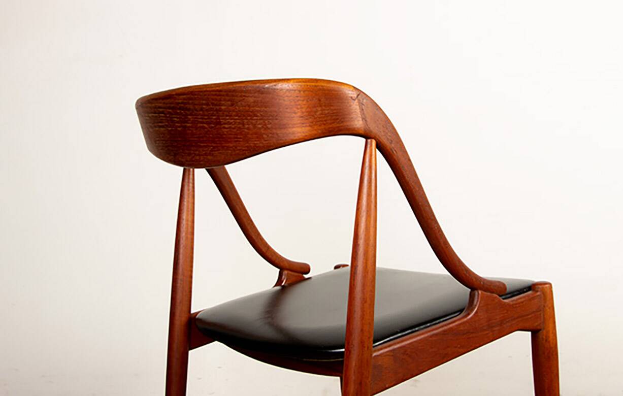 Set of 6 Danish chairs in teak and skai, model 16, Johannes Andersen.