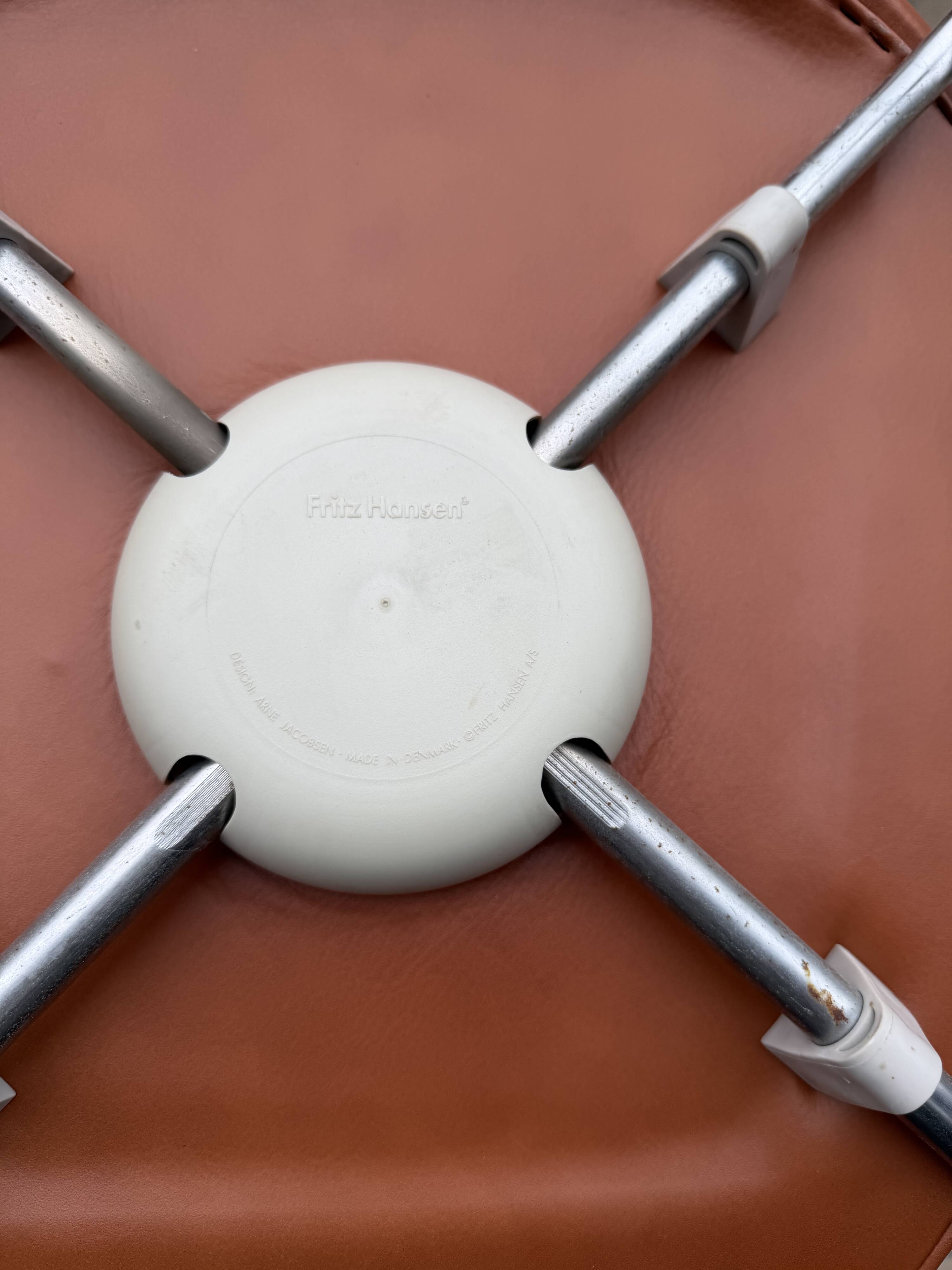 10x armchairs with arms, series 7 Butterfly Fritz Hansen by Arne Jacobsen in Cognac leather, in perfect condition.