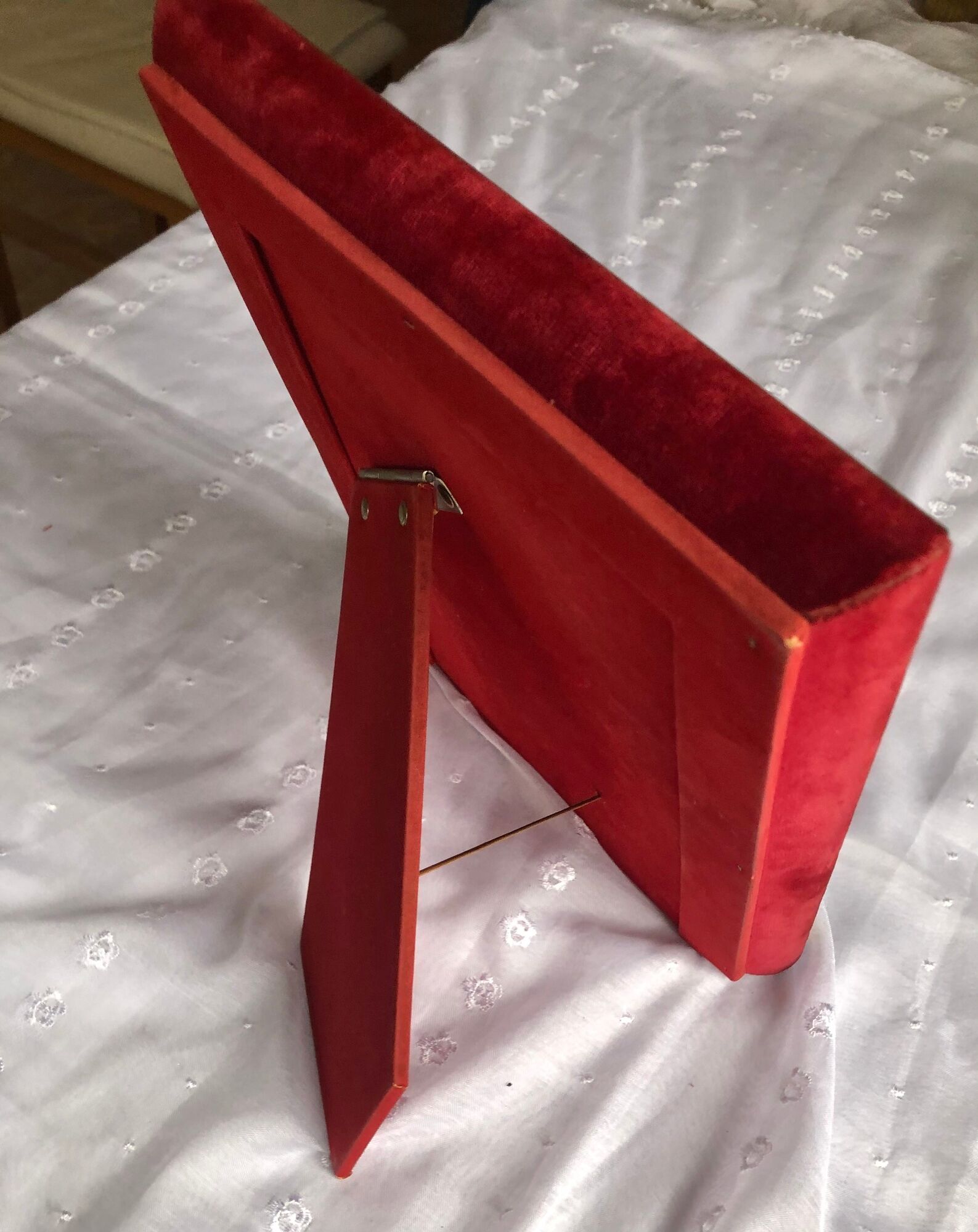 Photo frame in red velvet Bordeaux CREATION JEANCELLE - Vintage 50s