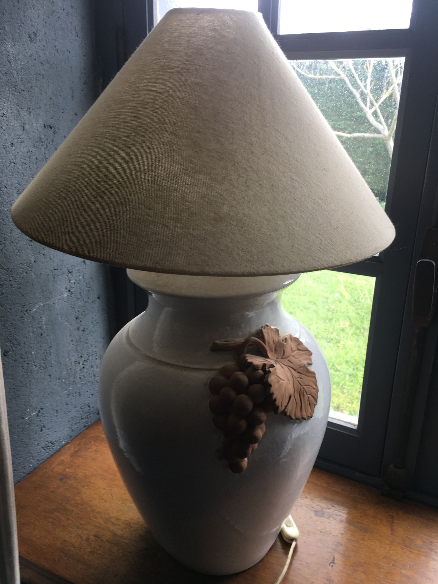 Lampe en céramique grappe de raisin