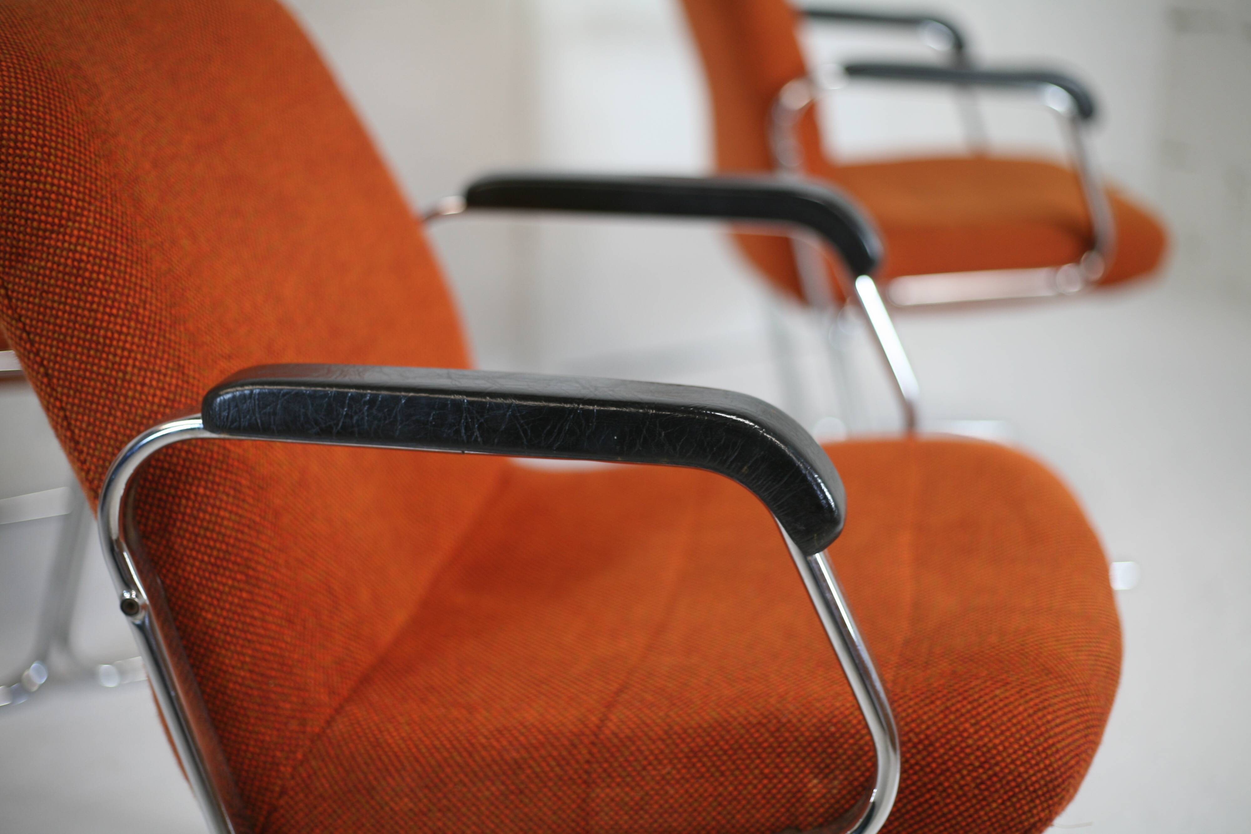 4 "space age" armchairs, chrome steel base