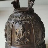 Cloche de temple antique/décor lord ganesh feng-shui. en bronze patiné brune