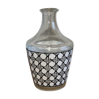 Black and white décor decanter