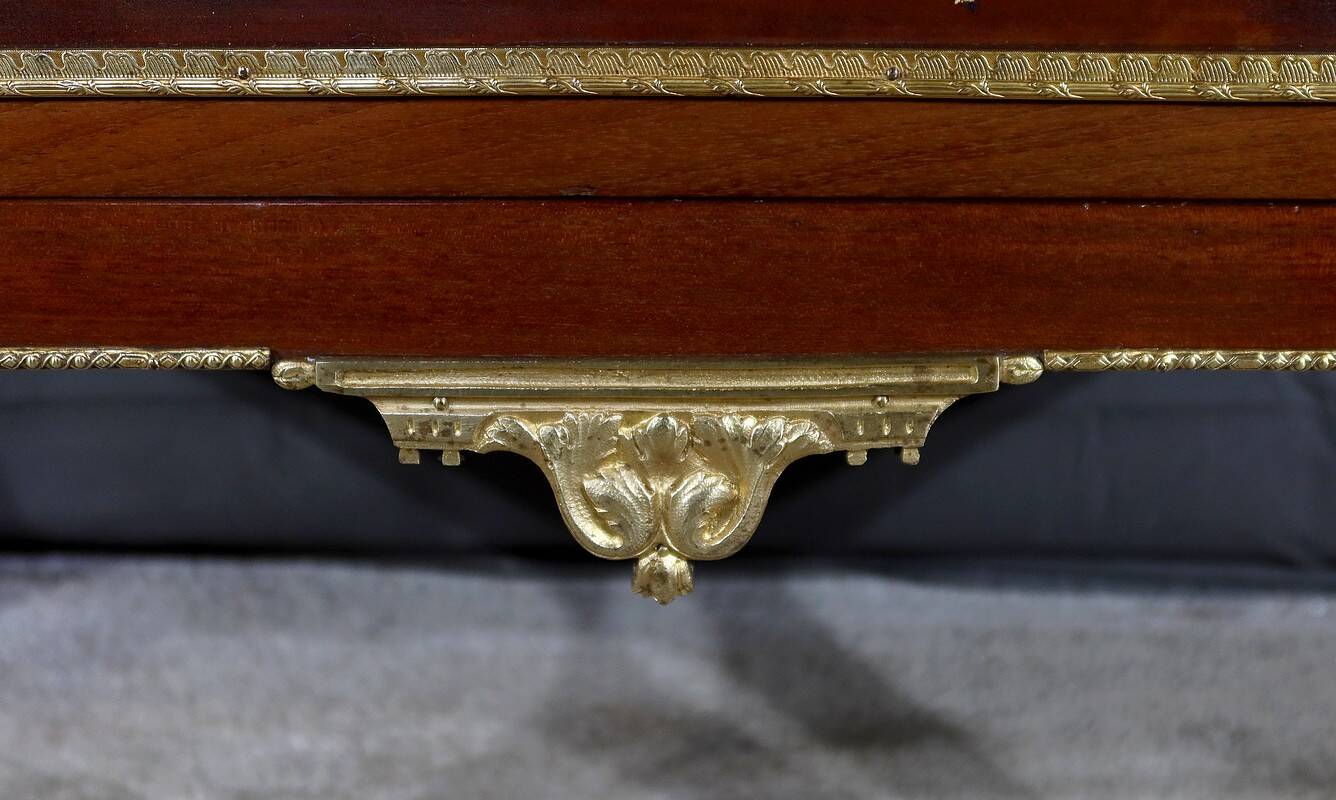 Mahogany Showcase, Transition Louis XV Louis XVI style – 1900