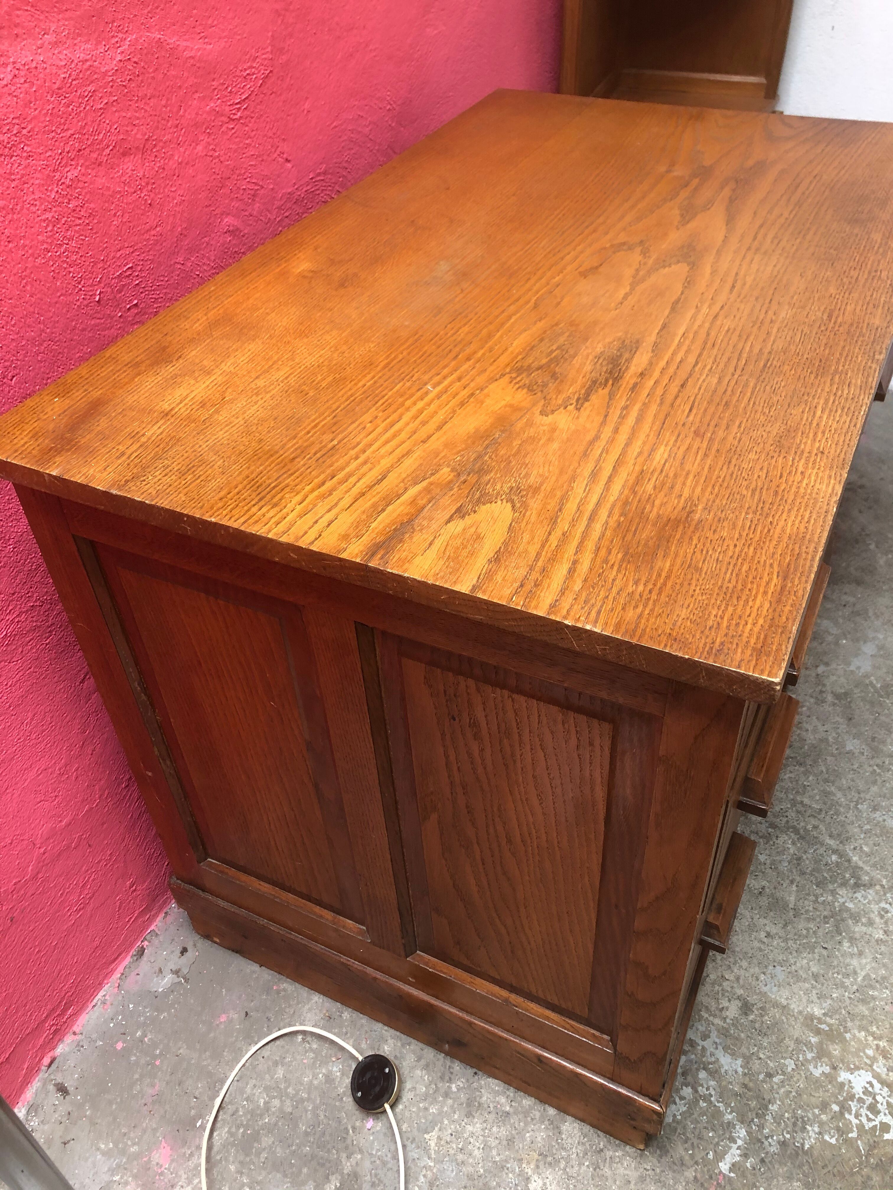 Bureau style administration vintage 1950