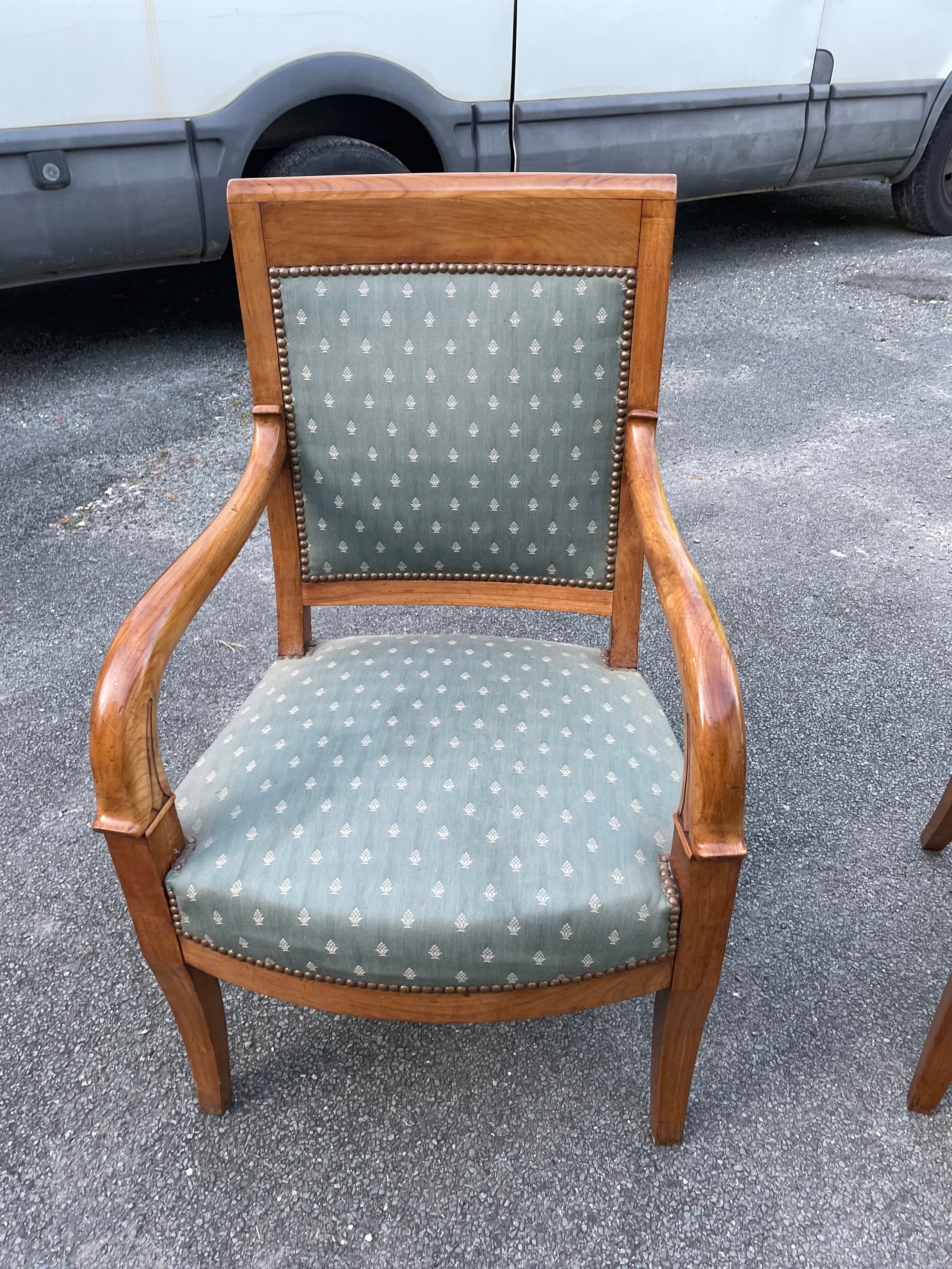 Pair of chair with cherry butt