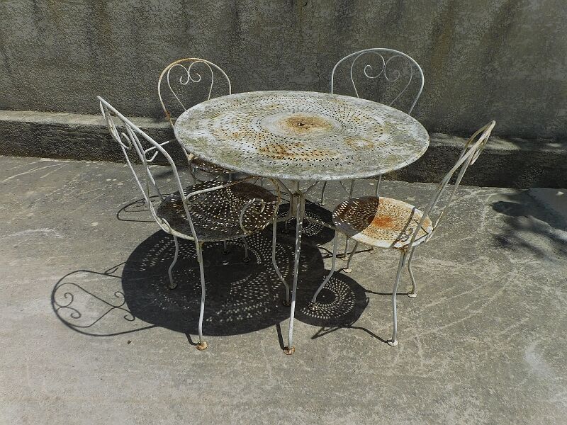 Iron garden furniture forge table, 2 armchairs and 2 chairs