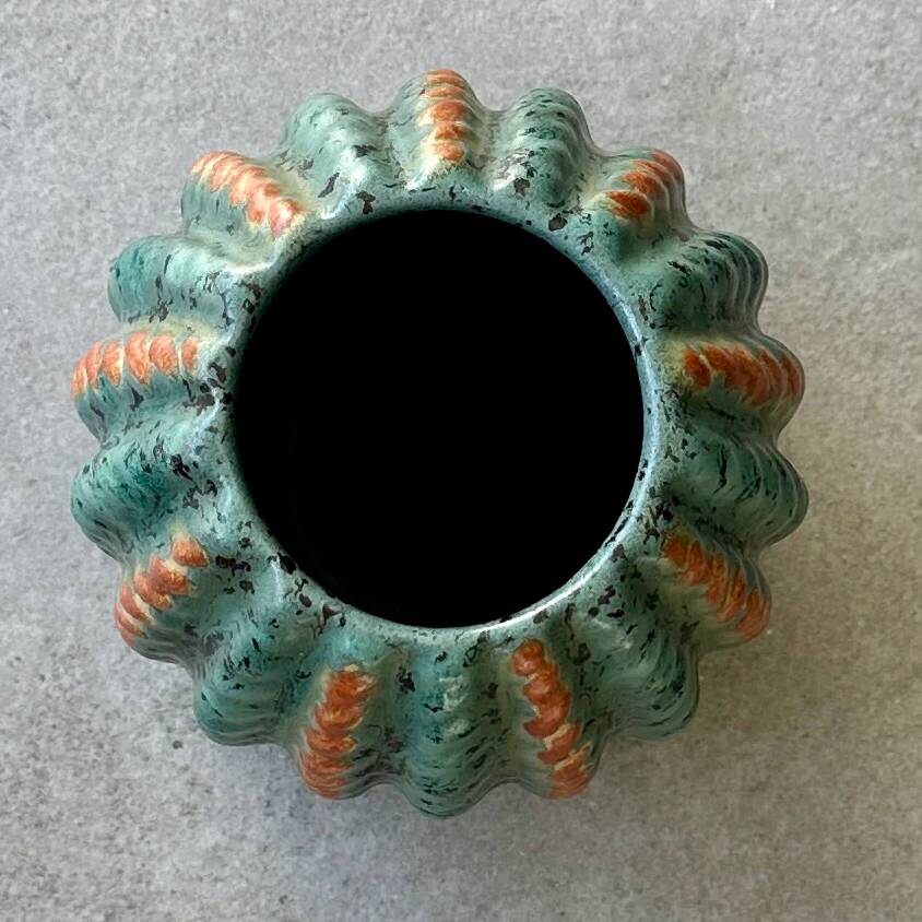 "Melon" vase in glazed ribbed ceramic – Michael Andersen & Sons
