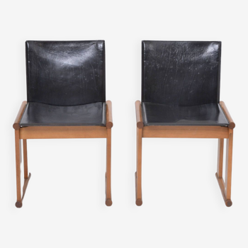 Paire de chaises de salle à manger attribuées par Afra & Tobia Scarpa en cuir noir