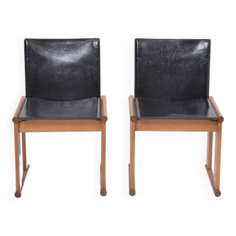 Paire de chaises de salle à manger attribuées par Afra & Tobia Scarpa en cuir noir