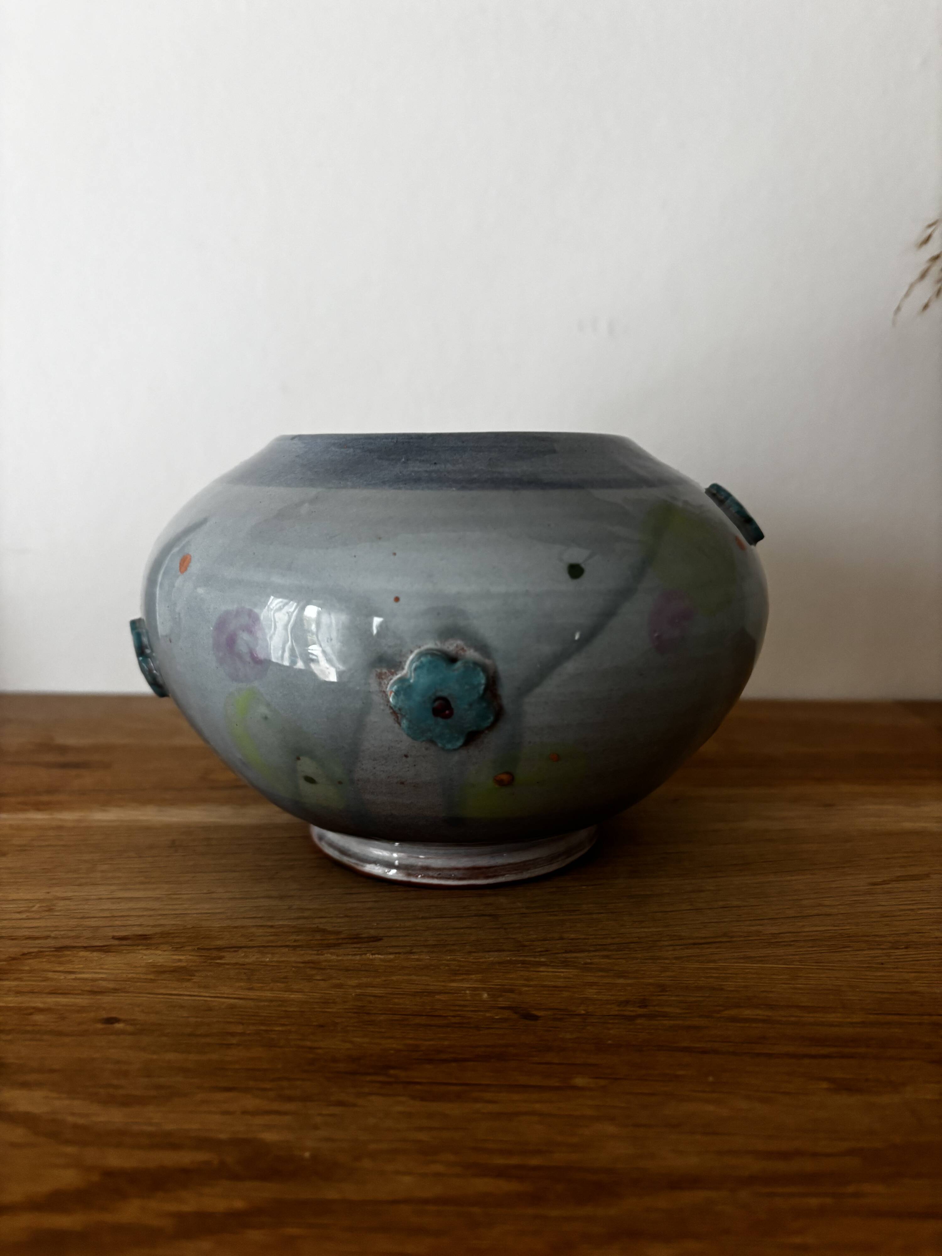 Magnificent pot or vase, handcrafted pottery with flowers, signed on the back.