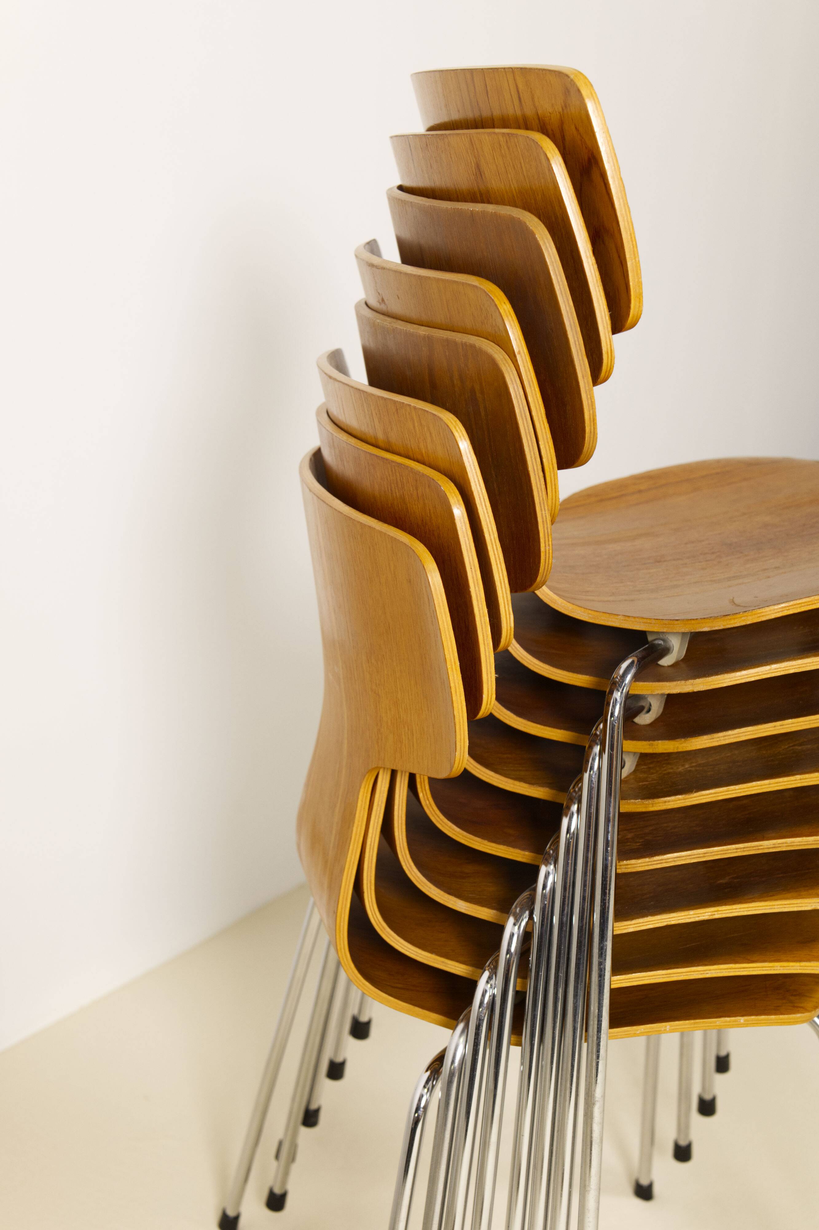 8 chaises T en teck, conçues par Arne Jacobsen pour Fritz Hansen, années 1980