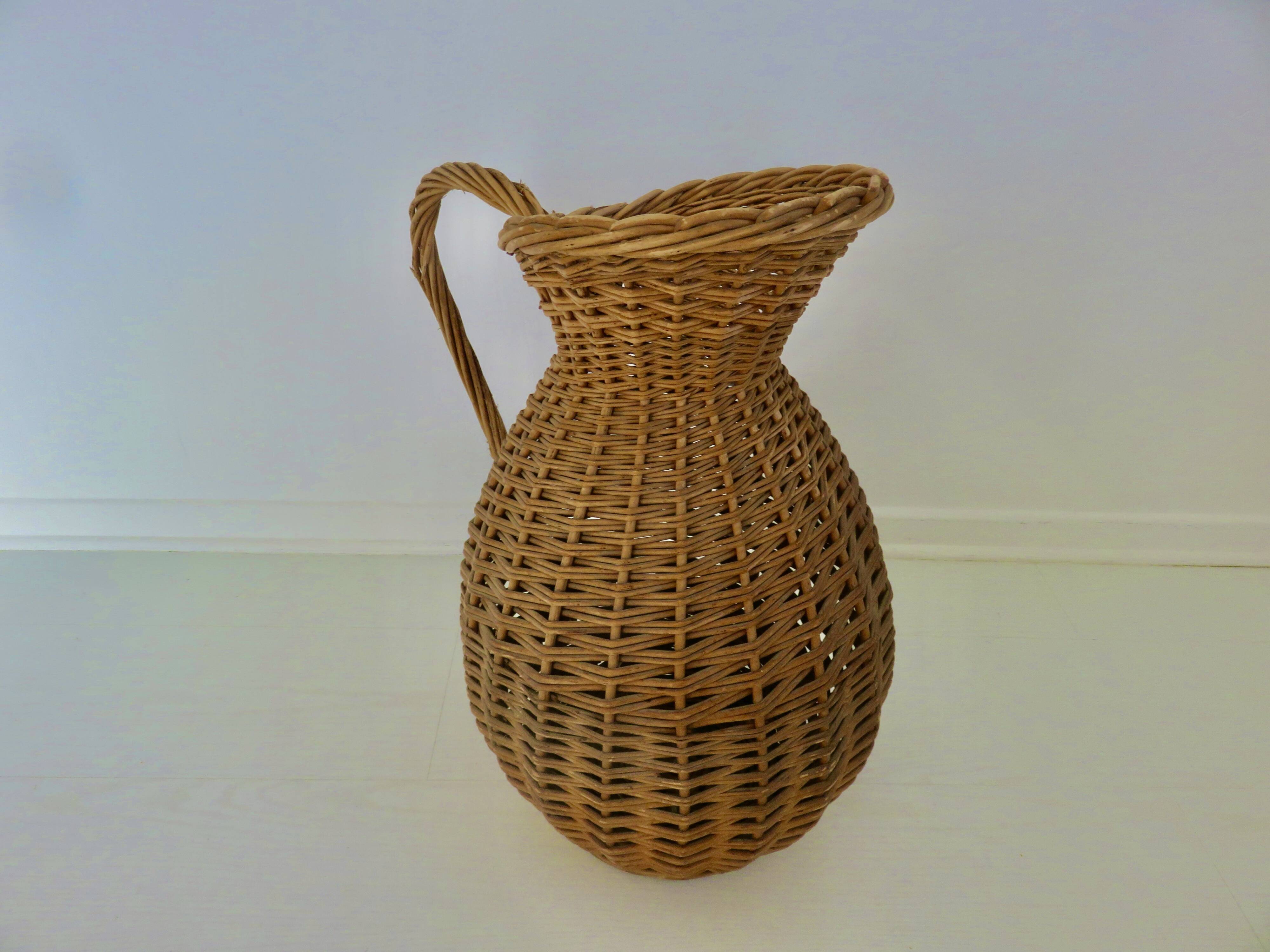 Imposant vase "pichet" en rotin, sud de la France, French Riviera, 1970