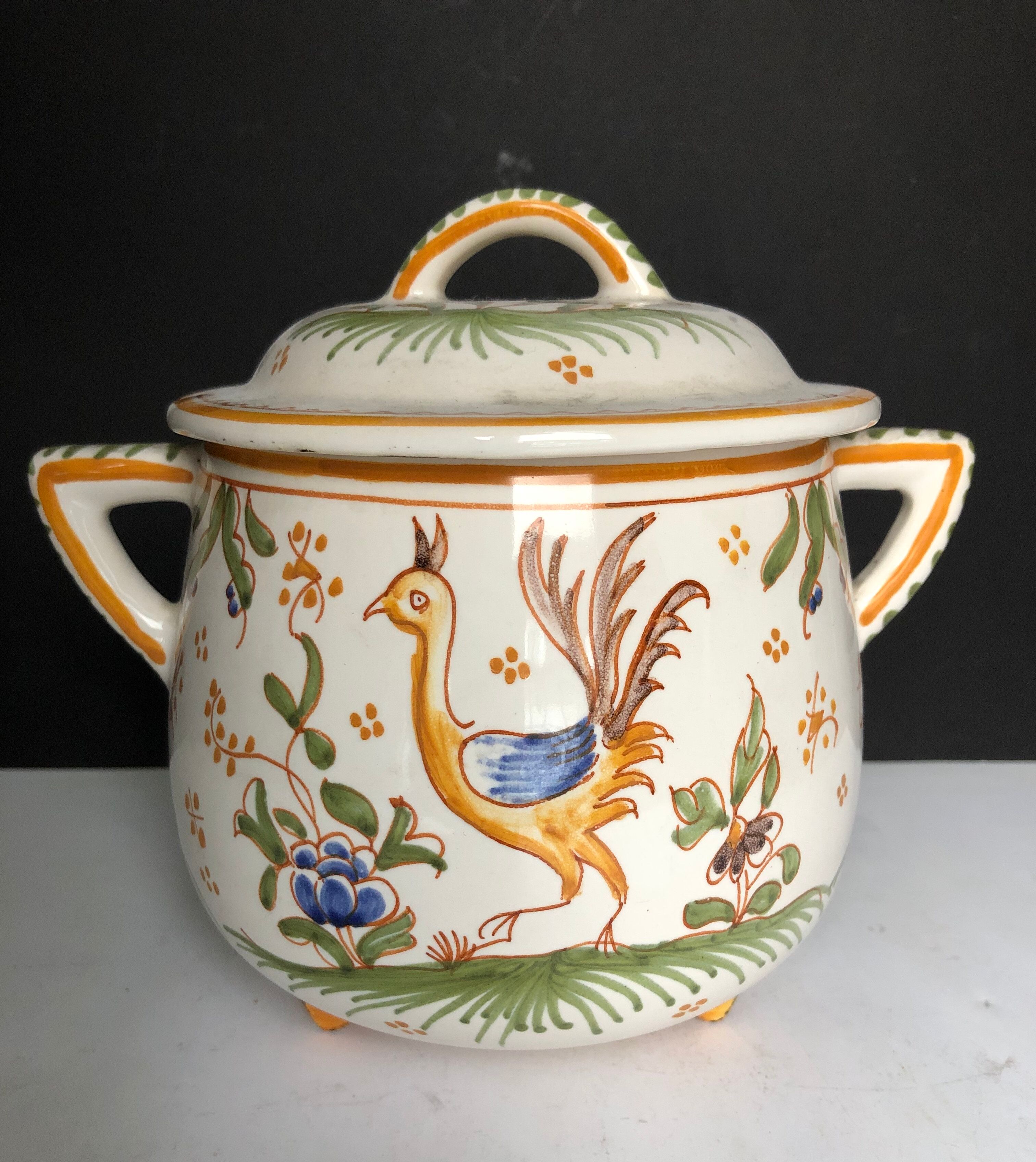 Covered pot or candy in Moustiers earthenware