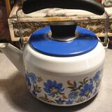 Bouilloire vintage en tôle émaillée bleu