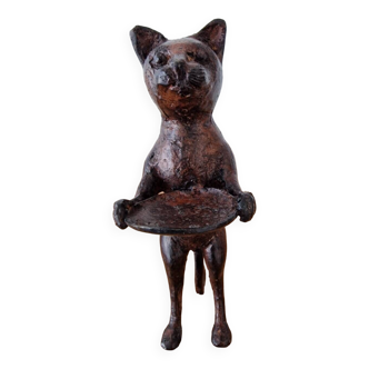 Bronze cat empty pockets