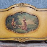 Lit Louis XV de forme corbeille en bois laqué et peint vers 1900