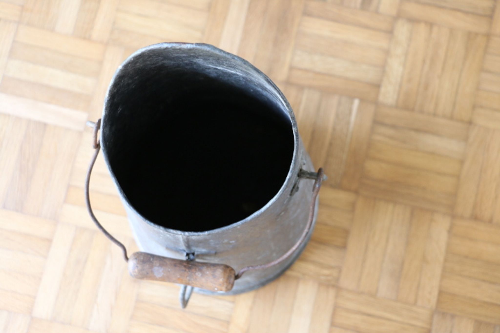 Seau à charbon ancien