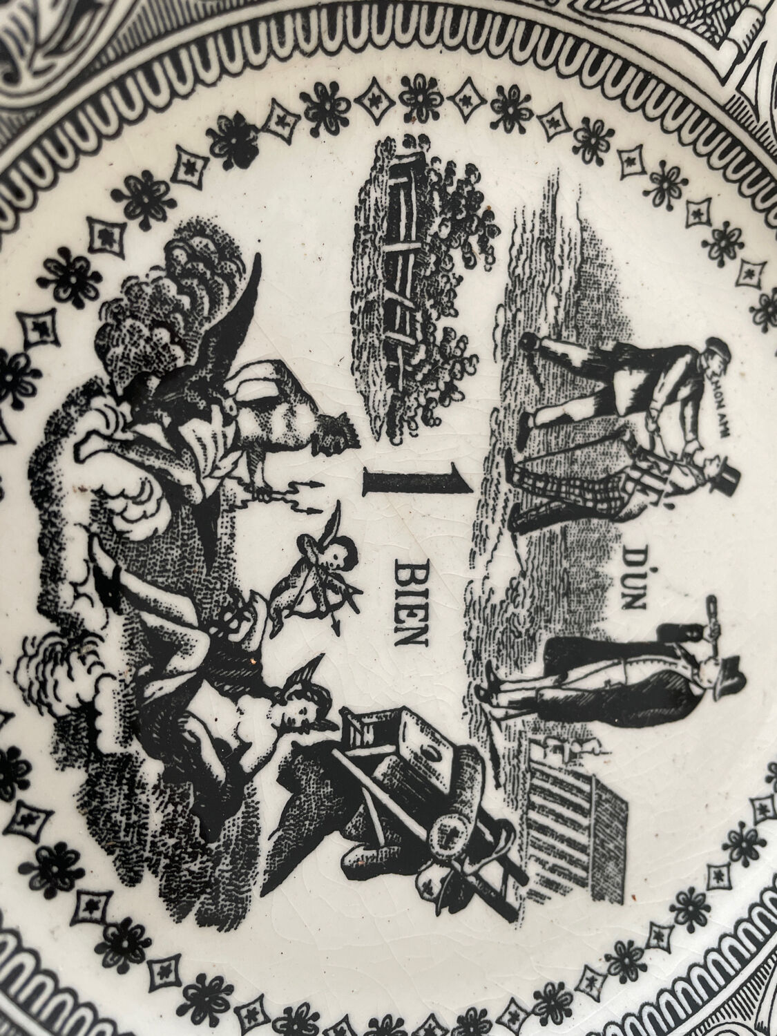 Set of 9 plates Gien "rebus".