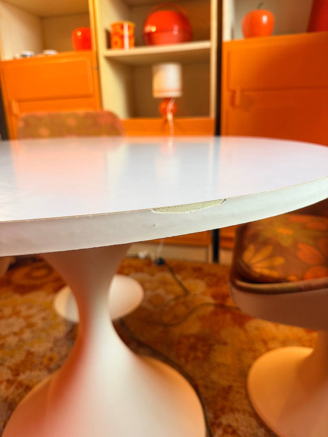 Table and tulip leg chair, vintage space age from the 70s.