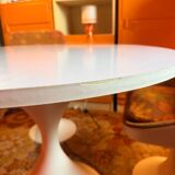 Table and tulip leg chair, vintage space age from the 70s.