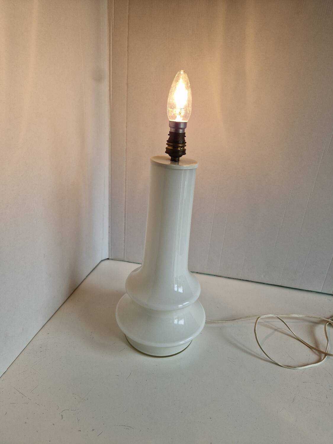 70s Design Lamp in White Opaline