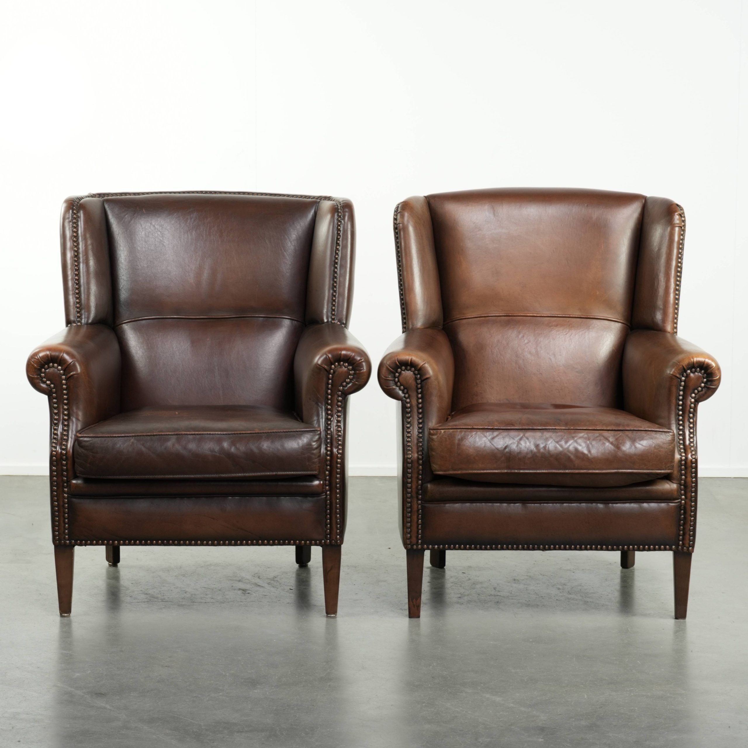 Set of 2 subtle sheepskin wingback armchairs in English style