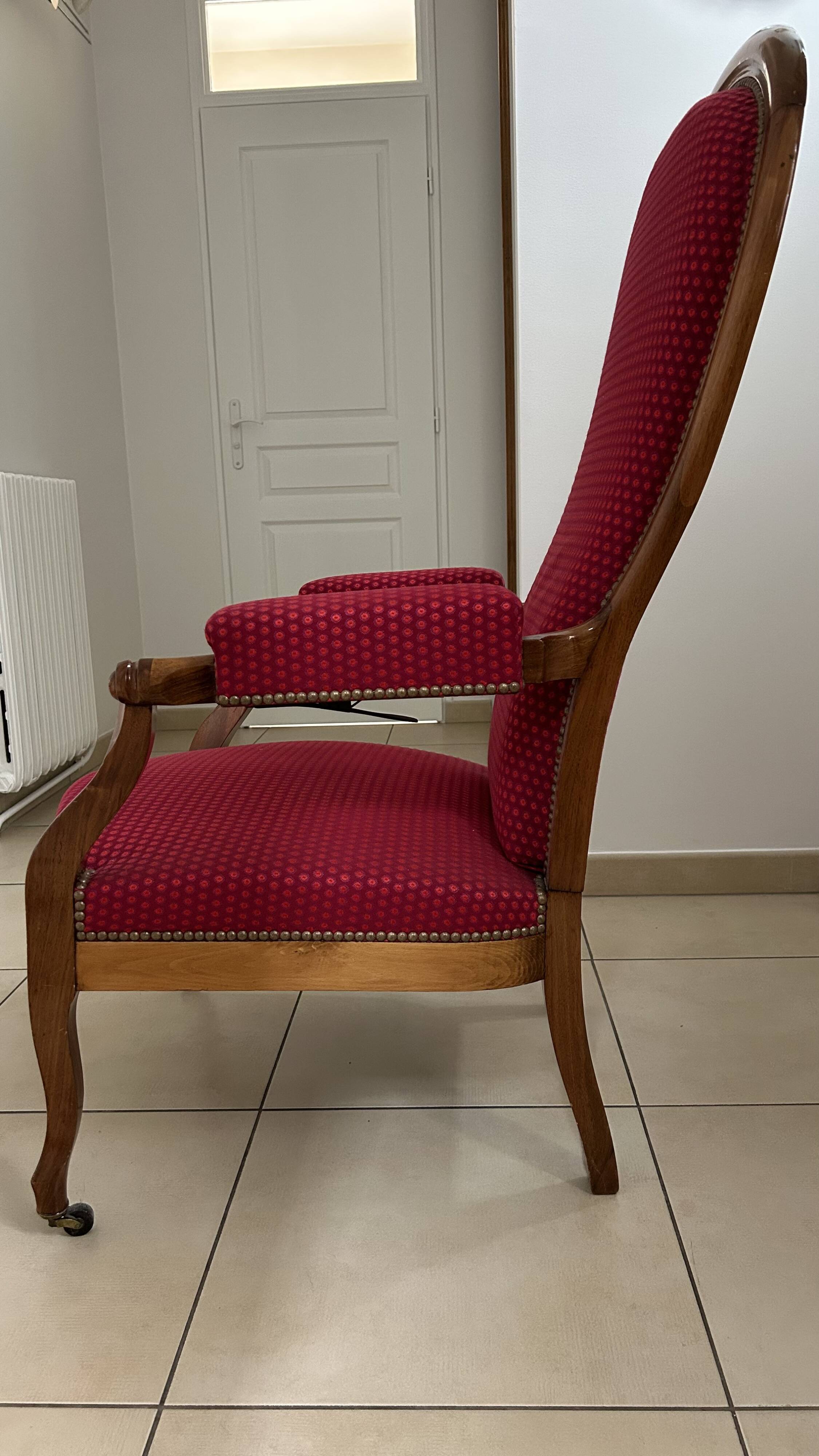 Antique Louis Philippe armchair in walnut and red fabric.