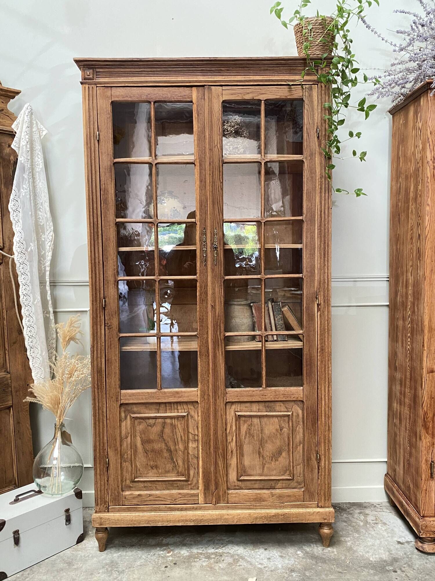 Antique display cabinet (renovated)