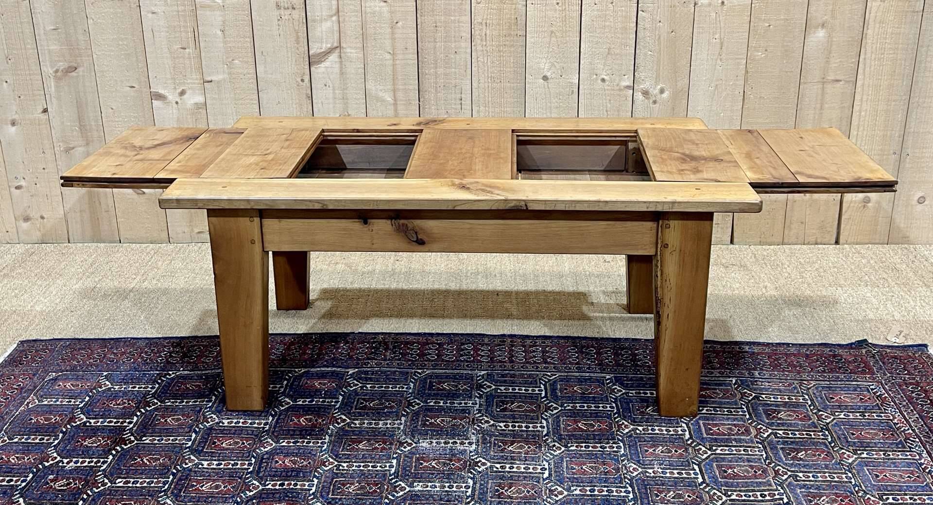 Cherry wood coffee table with sliding top, work from the 70s