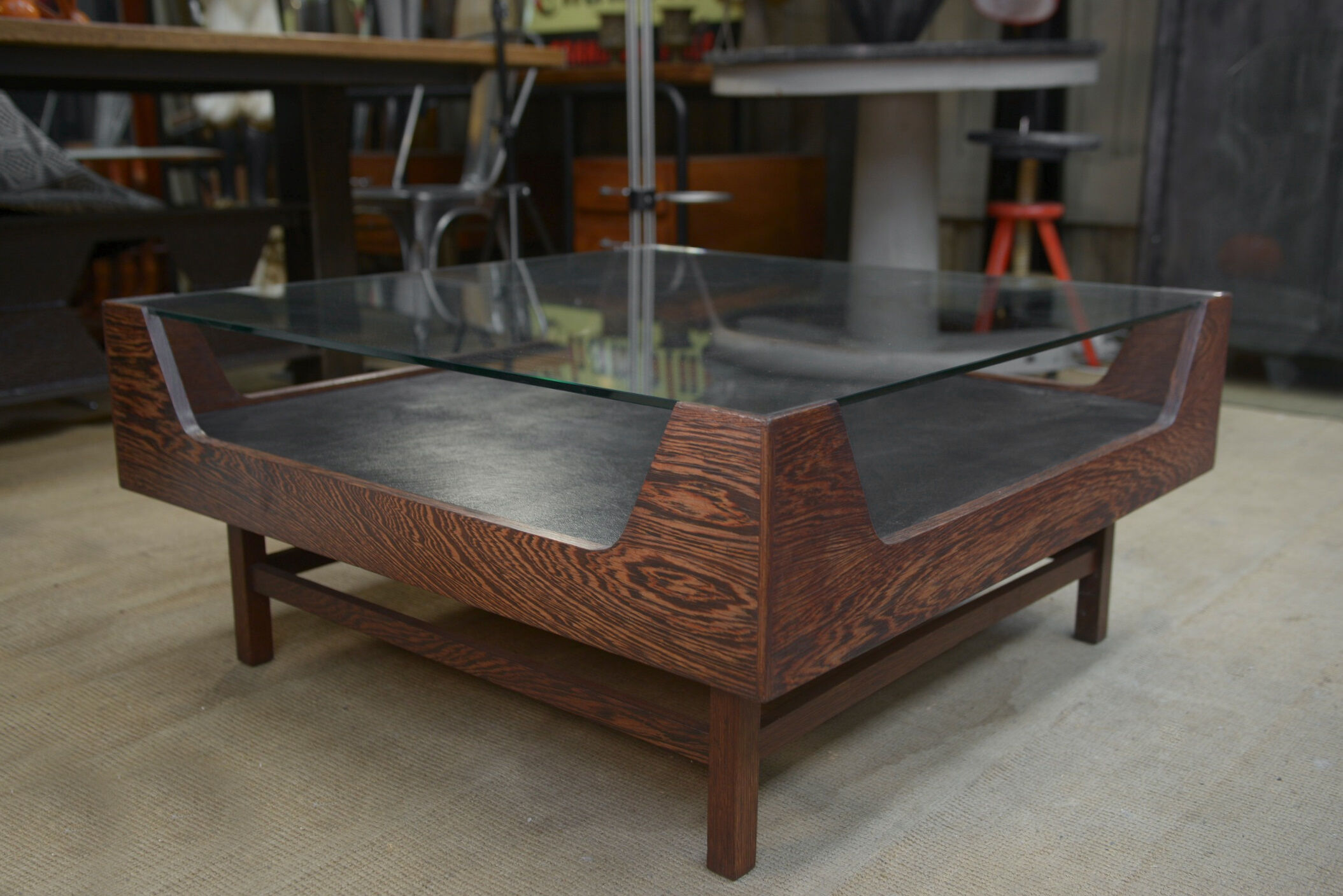Coffee table in rosewood and glass 1970